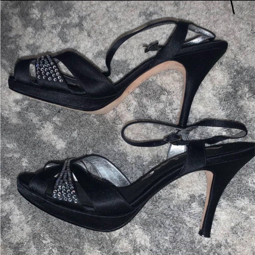 Woman’s Black heel size 8.5M